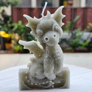 Handmade ✦ Grey Dragon Candle ✦ Soy Wax w/ Cinnamon | Fantasy Familiar Decor
